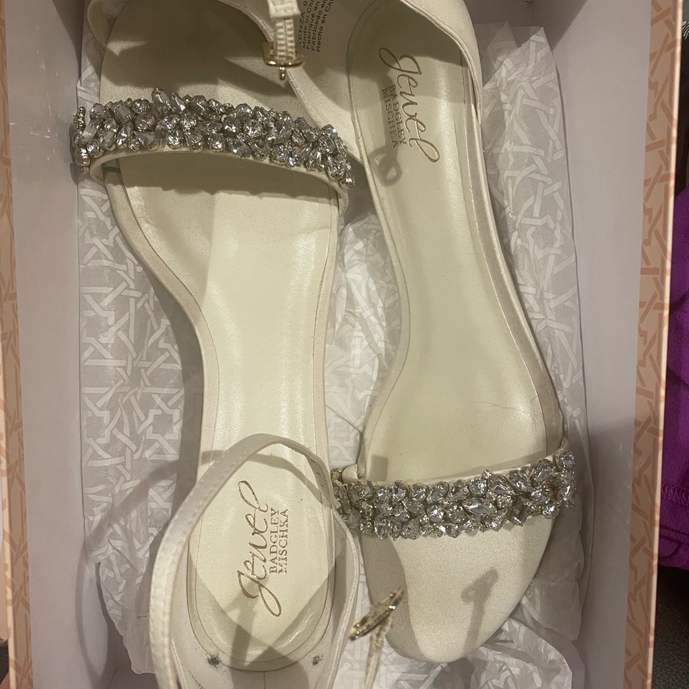 Great for bride, mother of bride/groom.very comfy, danced all night in the them